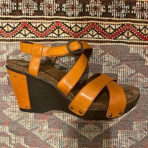 Dansko Frida platform sandal